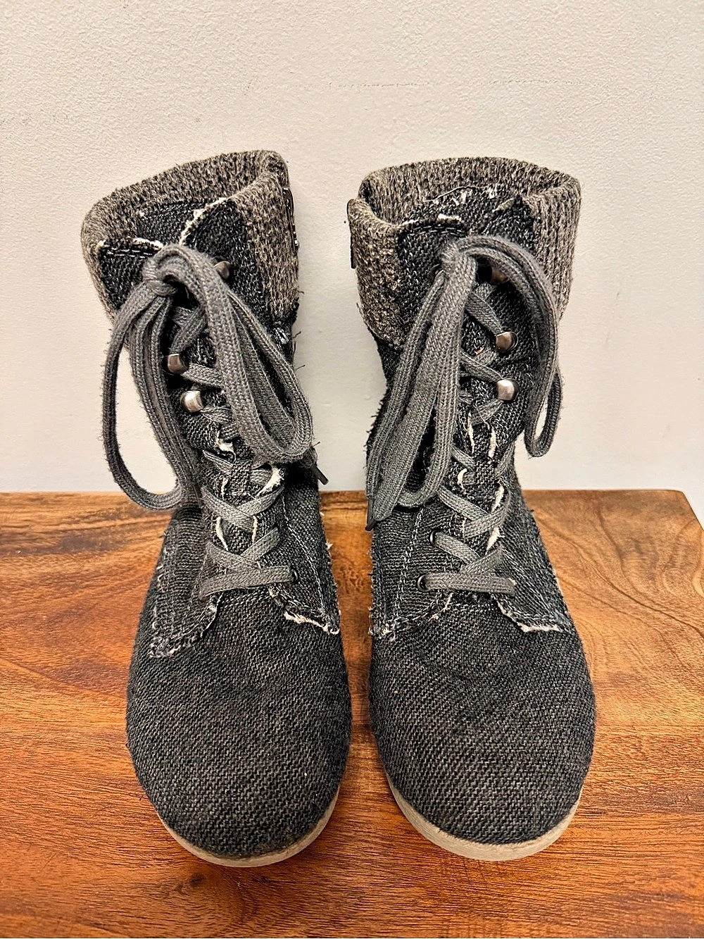 Roxy Women's Black/Gray zipper boots US 8